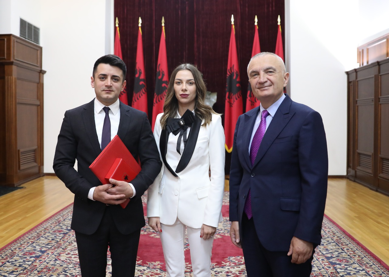 Deputatul Alin Stoica, decorat de preşedintele Albaniei cu cea mai înaltă distincţie a statului.