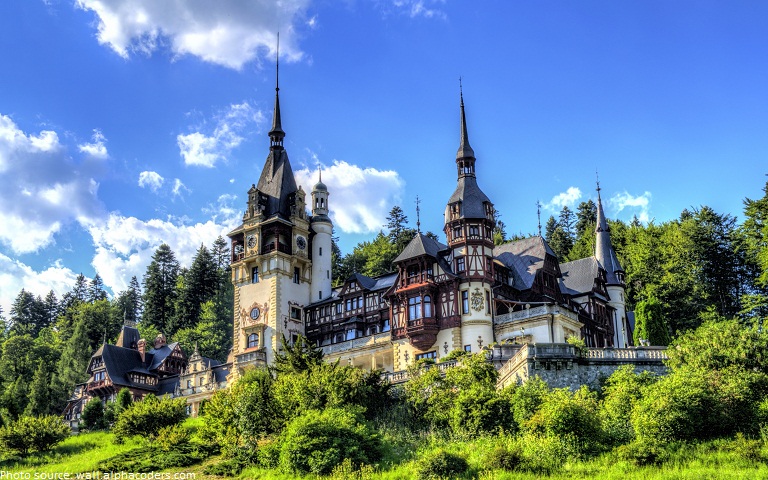 “Kështjella Peles, Gjerdani arkitekturor me të cilën krenohet Rumania”