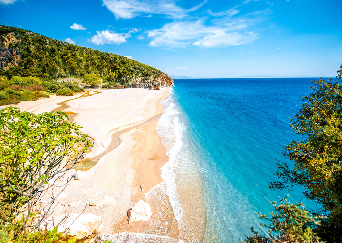 Pentru că avem cu toţii nevoie de relaxare şi, cel mai probabil, de o vacanţă, vă propunem pentru la vară o destinaţie mai puţin cunoscută: Albania.