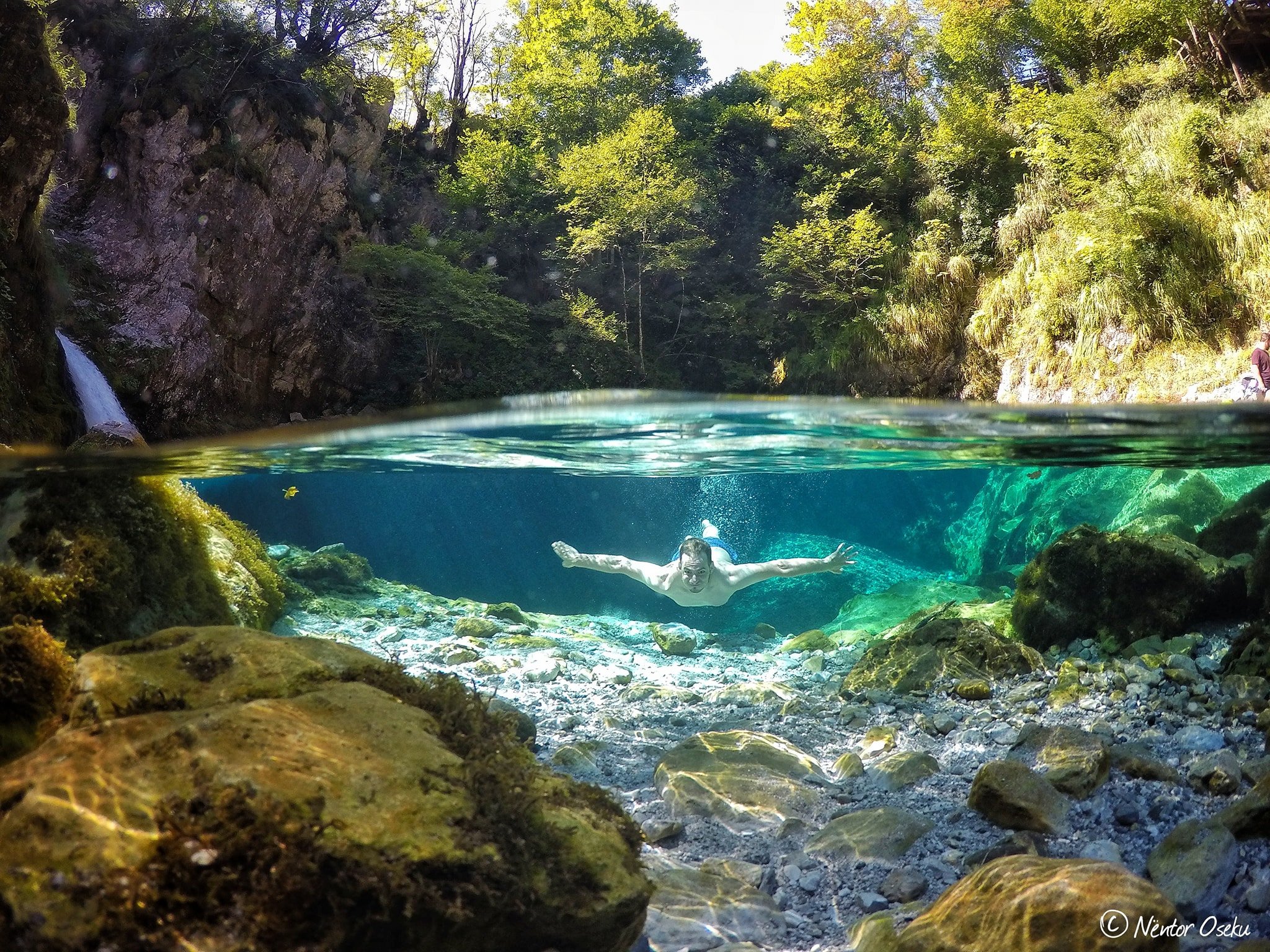 Pentru că avem cu toţii nevoie de relaxare şi, cel mai probabil, de o vacanţă, vă propunem pentru la vară o destinaţie mai puţin cunoscută: Albania.