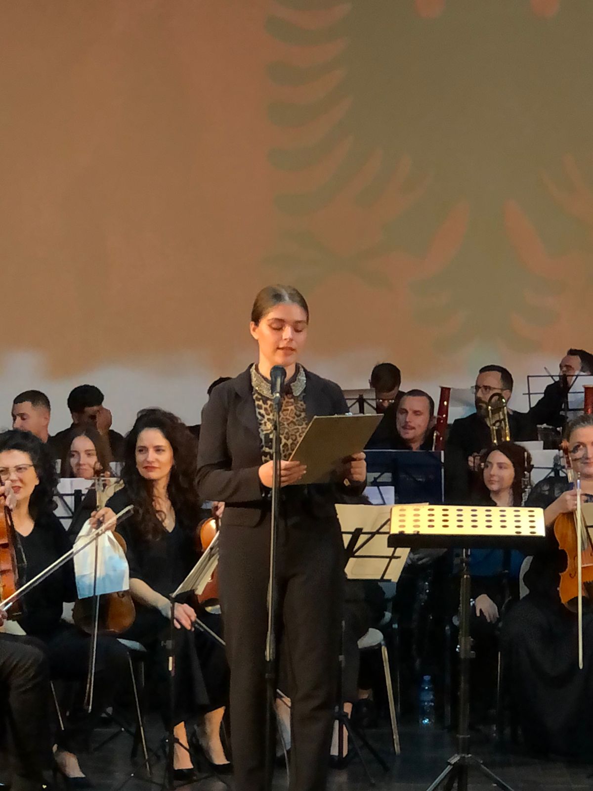 Artdashësit vlonjatë mirëpresin koncertin “Miqësia historike midis dy kulturave, Shqipëri-Rumani”