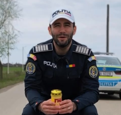 Një Mesazh i Fortë nga Policia Rumune: “Dikush të Pret në Shtëpi”