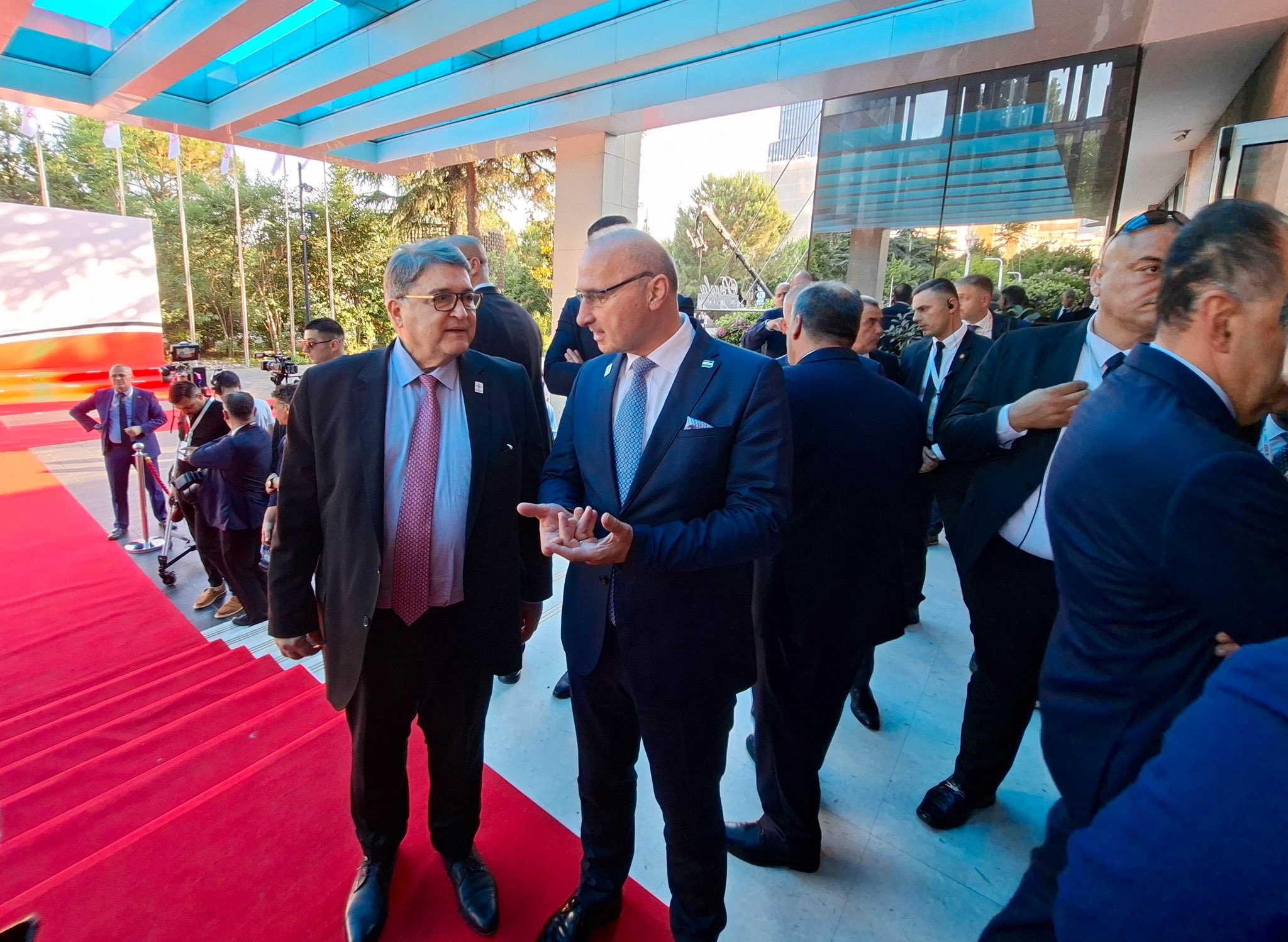 Ministri i Punëve të Jashtme të Rumanisë, Emil Hurezeanu viziton Tiranën në kuadër të SEECP